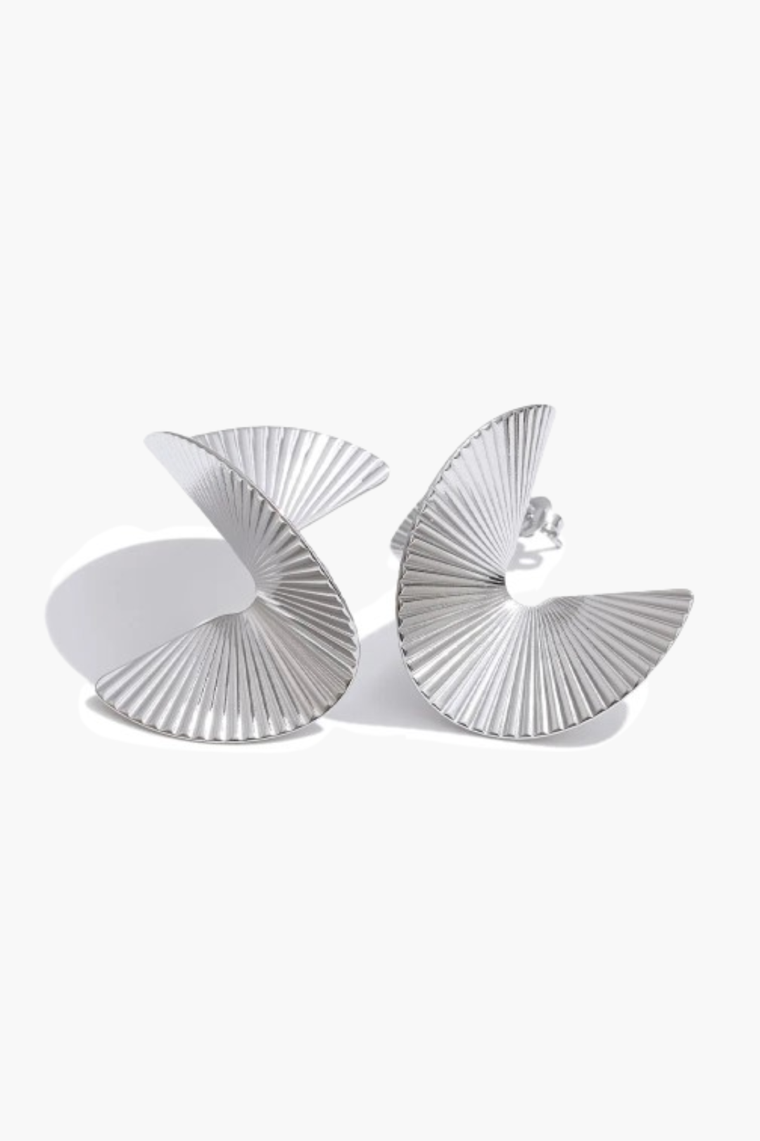 Brincos Escultura Plissada com Banho de Ouro 18K