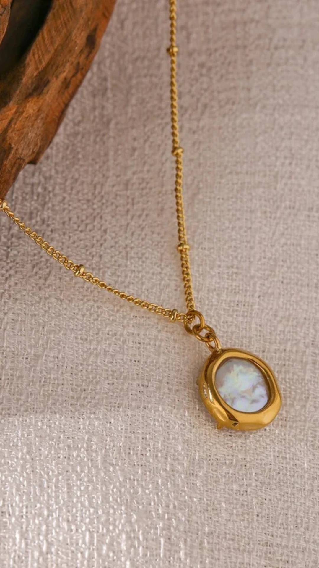 Colar Feminino Pingente Opala Branca Banhado a Ouro 18k Hipoalergênico - Veninar