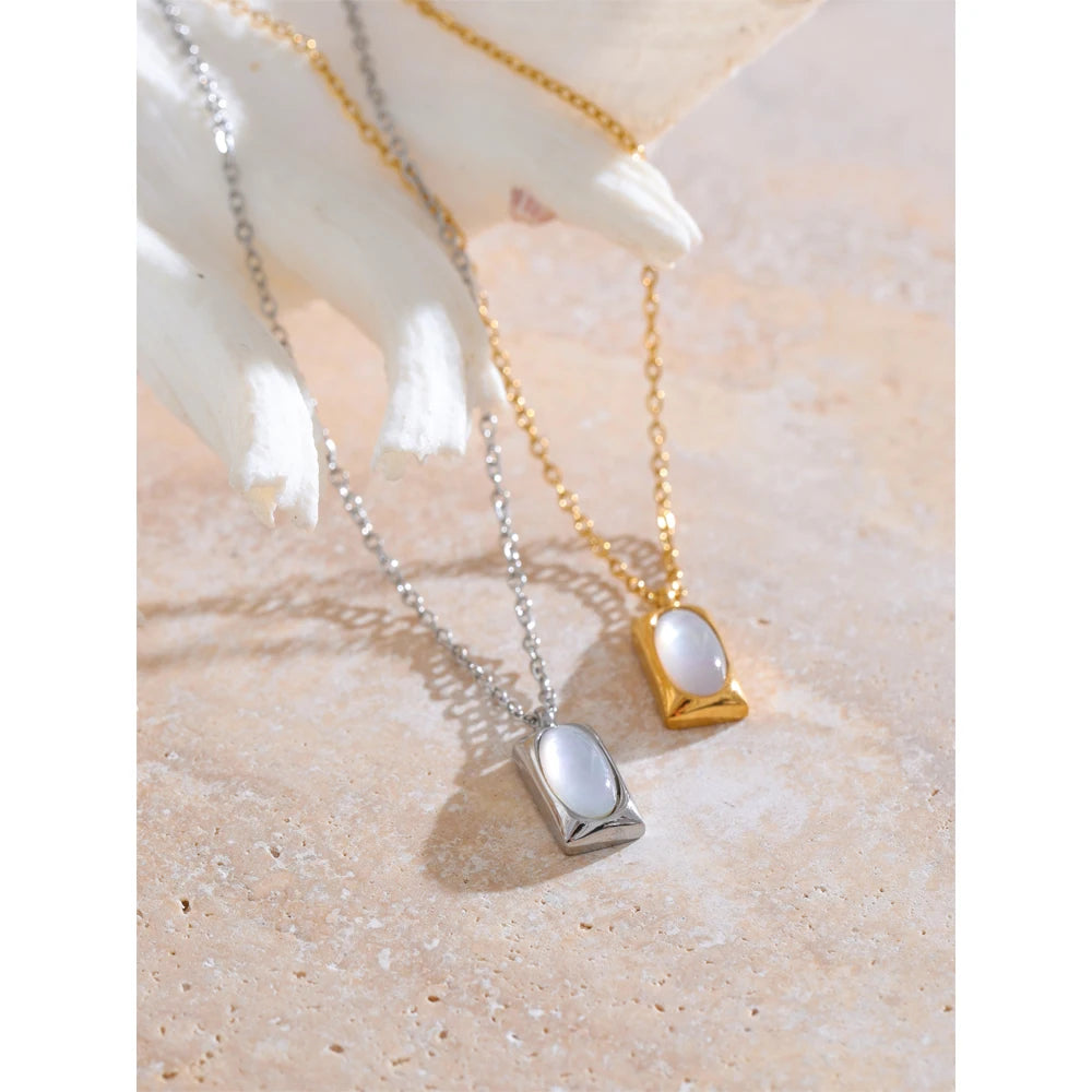 Collar con Colgante Cuadrado de Piedra Blanca