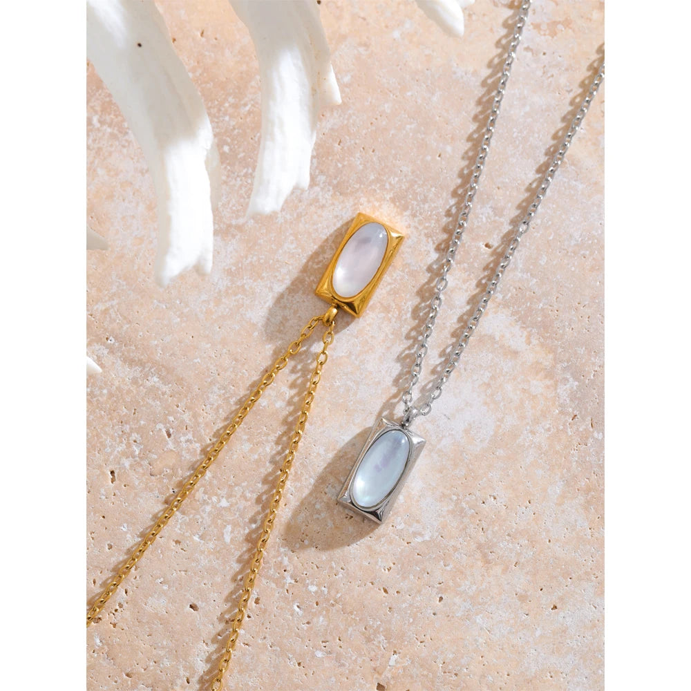 Collar con Colgante Cuadrado de Piedra Blanca