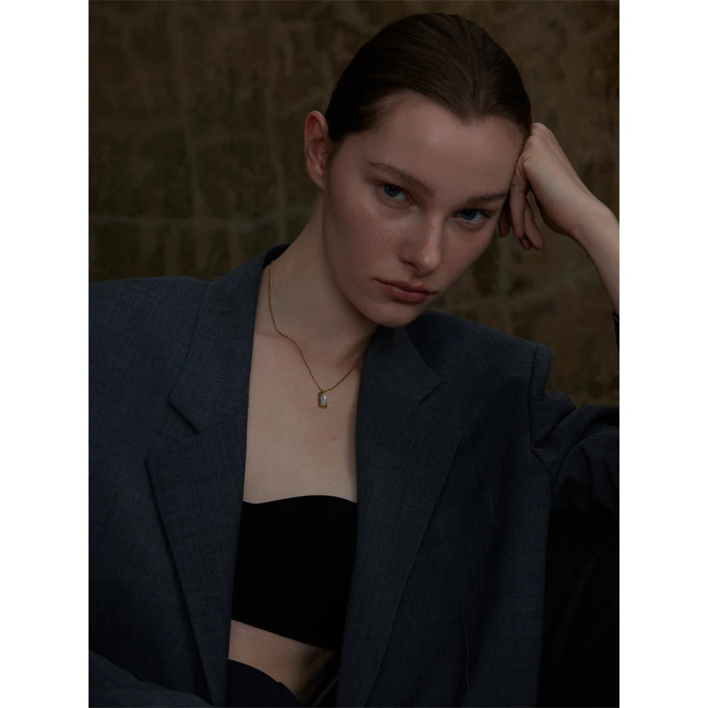 Collar con Colgante Cuadrado de Piedra Blanca