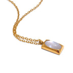 Collar con Colgante Cuadrado de Piedra Blanca