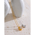 Collar con Colgante de Gota y Piedra Blanca